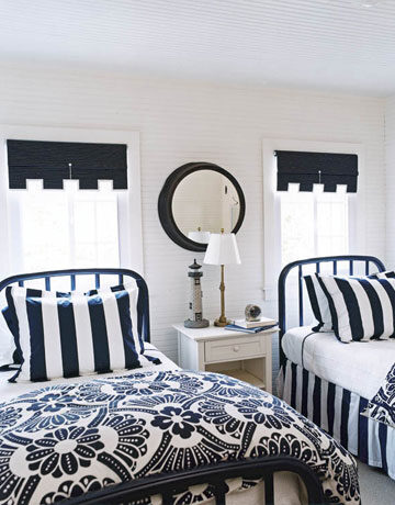 2010-12-30-11-58-58-7-the-headboards-of-twin-beds-are-painted-in-navy-bl-7275323